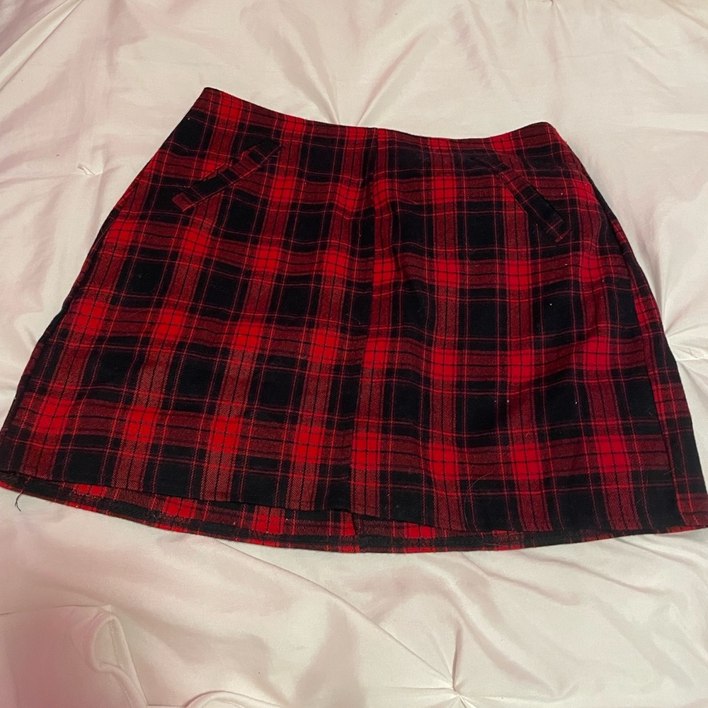 NWT LF red and black plaid skirt
